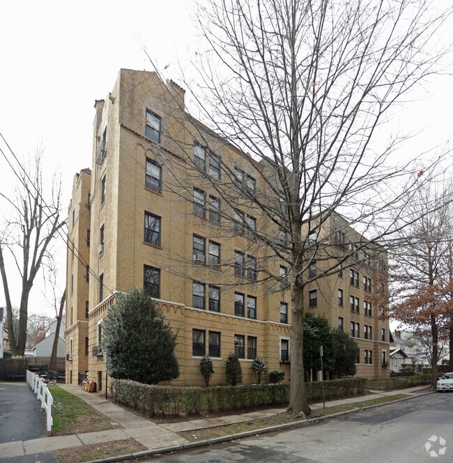 Building Photo - Hutchinson Gardens