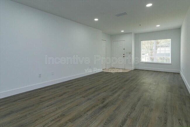 Building Photo - 4352 S Kirkman Rd
