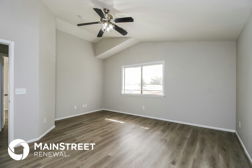 Building Photo - 42478 W Hillman Dr