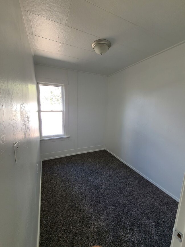 Building Photo - Edith