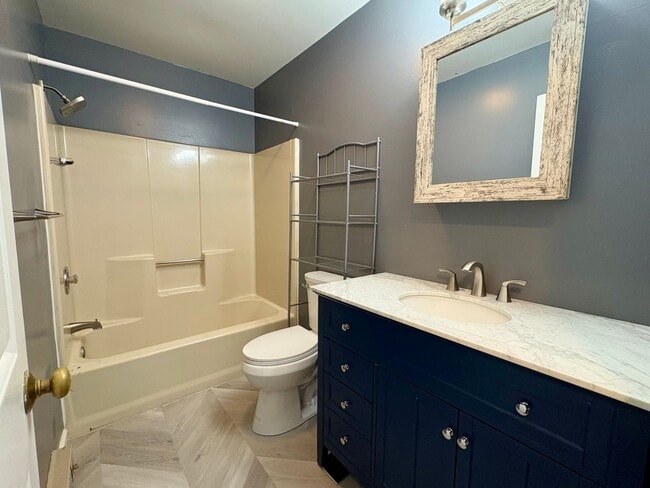 Building Photo - 3 Bedroom 1.5 Bathroom in Elizabethtown!