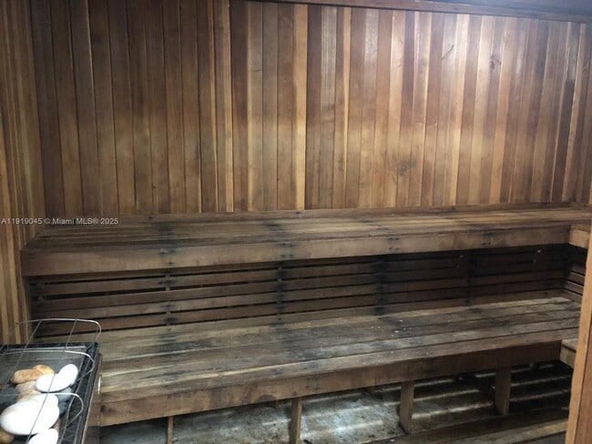 Building Photo - 16919 N Bay Rd