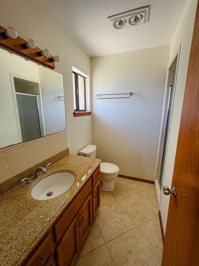 Building Photo - 533 Eagle Dr