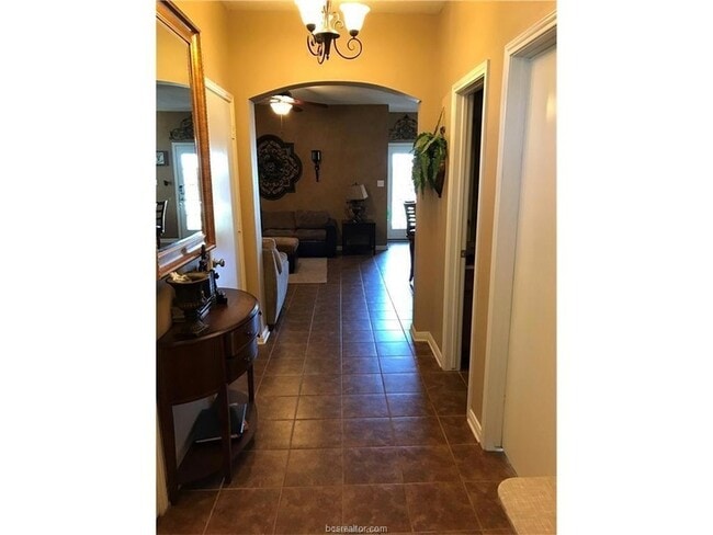 Building Photo - 2931 McLaren Dr