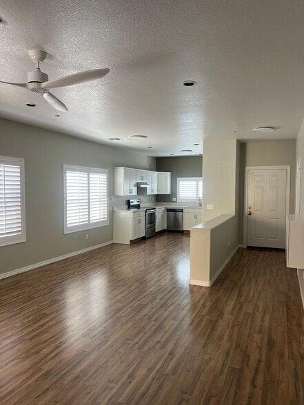 Building Photo - 7500 E Deer Valley Rd