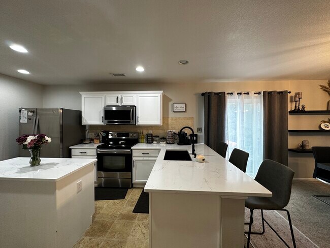Kitchen - 1918 Hogan Ct