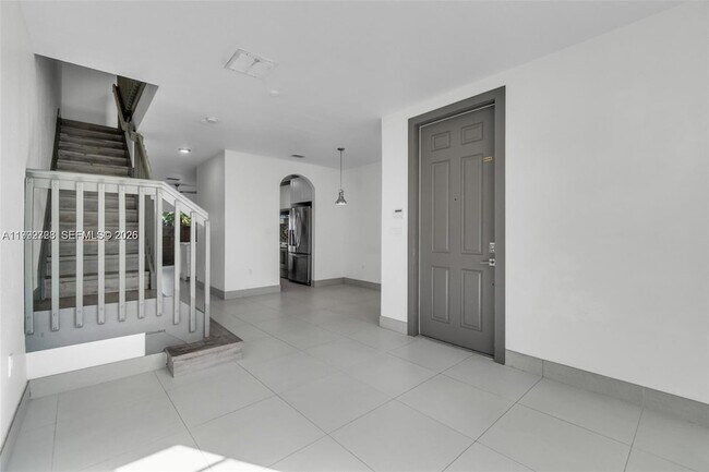 Building Photo - 1720 NE 33rd Ave