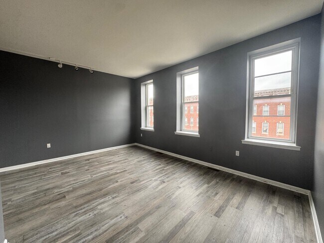 Building Photo - 914 N Fulton Ave