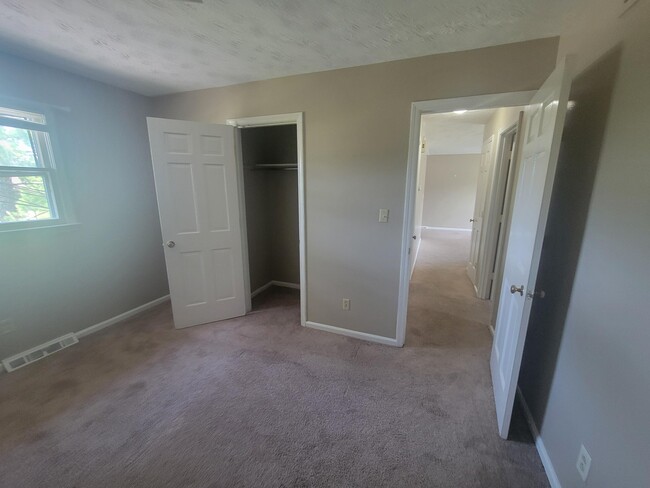 Building Photo - 3351 Moundview Ct