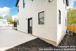 Building Photo - 419 N Mesquite St