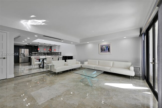 Building Photo - 350 Poinciana Island Dr
