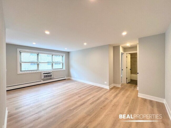 Building Photo - 1 bedroom in CHICAGO IL 60657