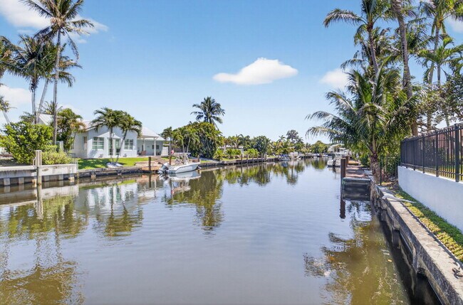 Building Photo - 1254 SW 4th Ct