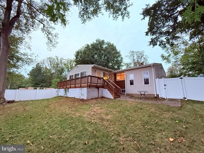 Building Photo - 6910 Fern Pl