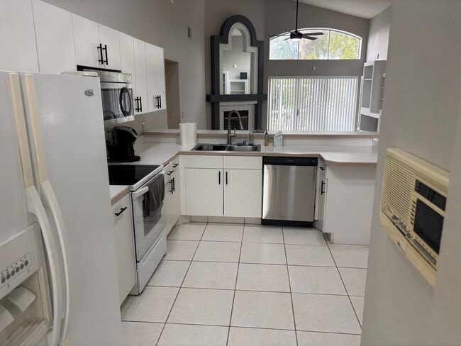 Building Photo - 700 River Boat Cir