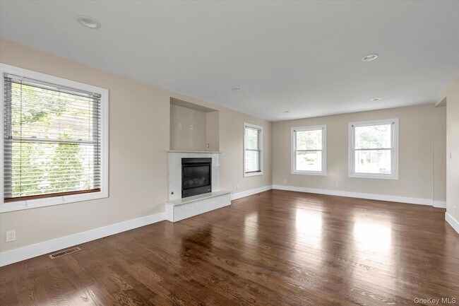 Building Photo - 85 Clement St
