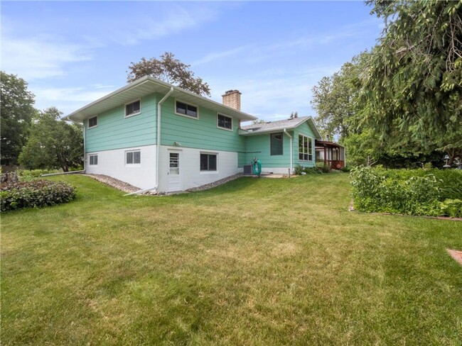 Building Photo - Great Roseville Home, Moundsview Schools, ...