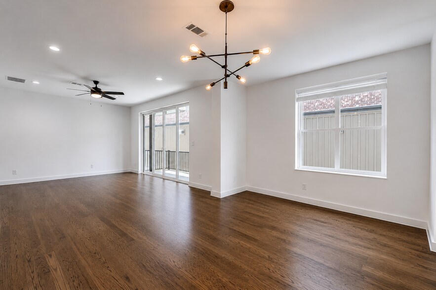 Building Photo - 1552 Cosette Dr