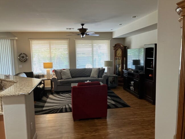 Building Photo - Charming, fully furnished, single-story residence in Florence available for mid-term rental! (Min...