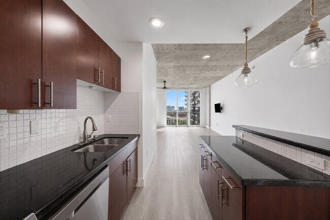 Building Photo - 300 S Australian Ave