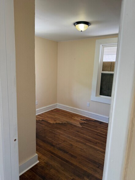 Building Photo - 4917 S Benton Ave