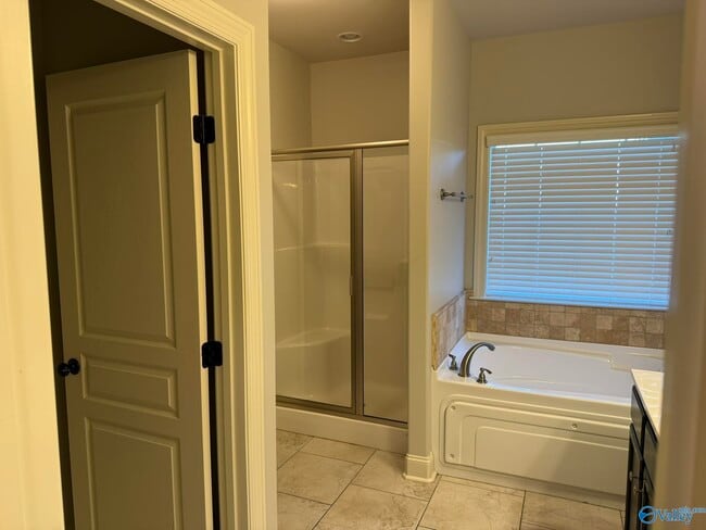 Building Photo - 134 Somer Creek Ln