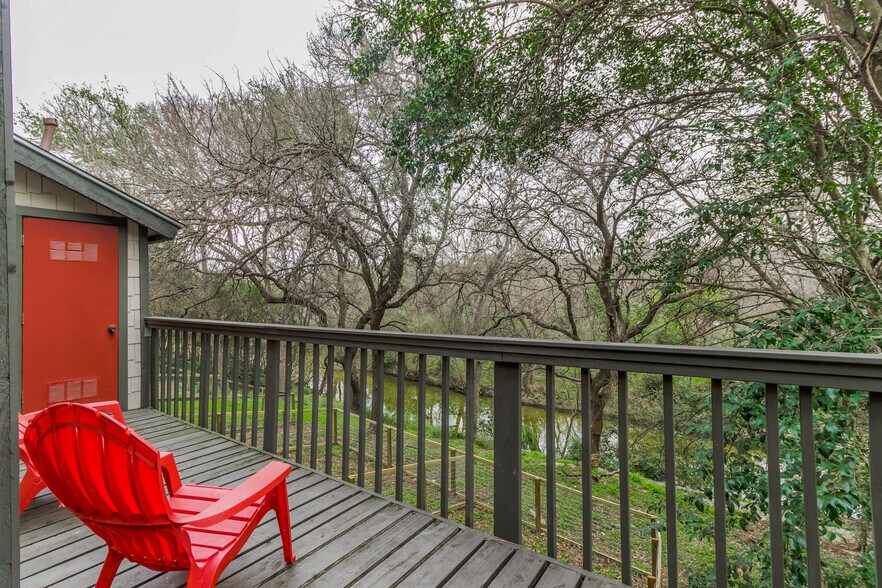 Building Photo - 2008 Jones Rd