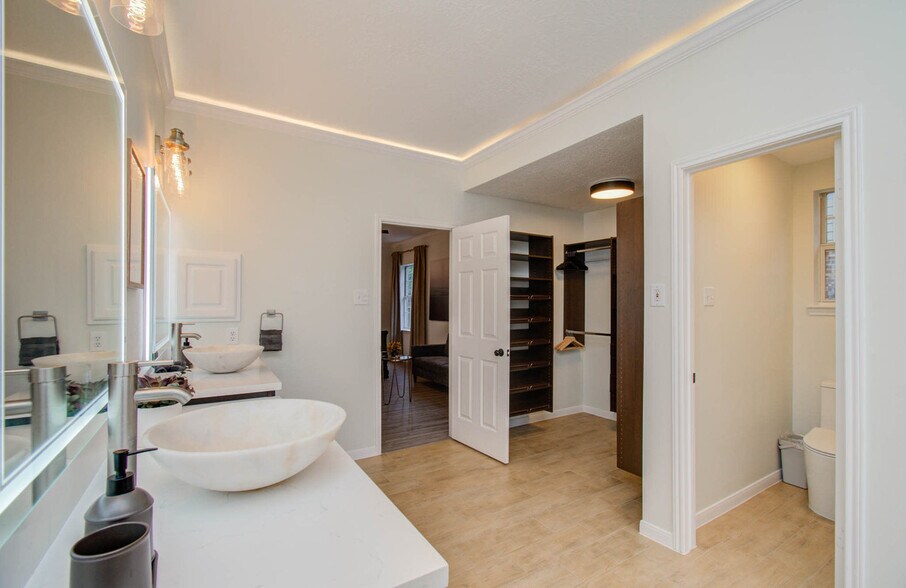 Building Photo - 15627 Twisting Springs Dr