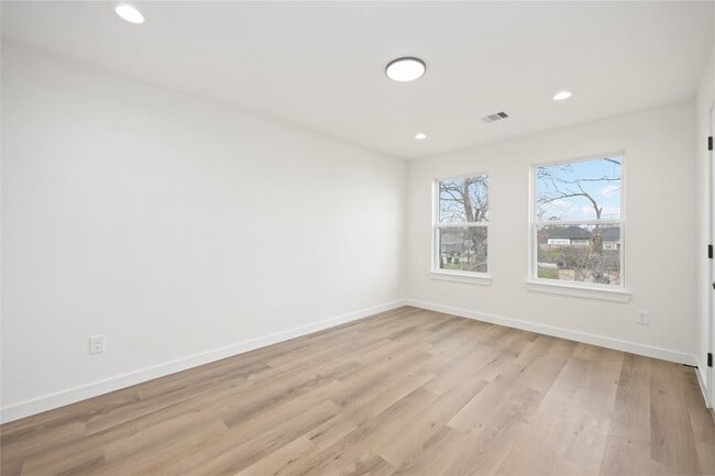 Building Photo - 7921 Bonaire St