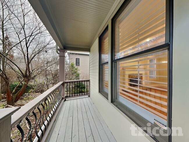 Building Photo - 1442 Hedgewood Ln NW
