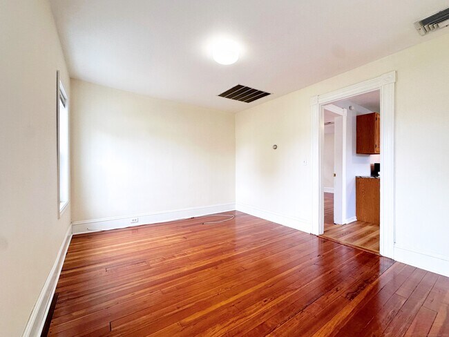 Building Photo - 66 Veres St