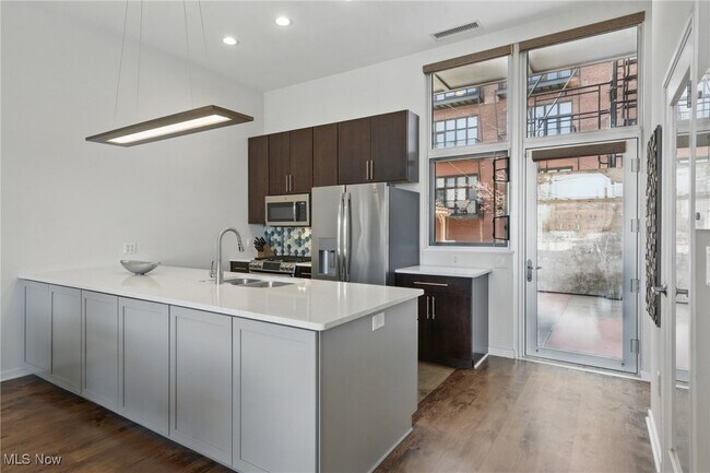 Building Photo - 1951 W 26th St