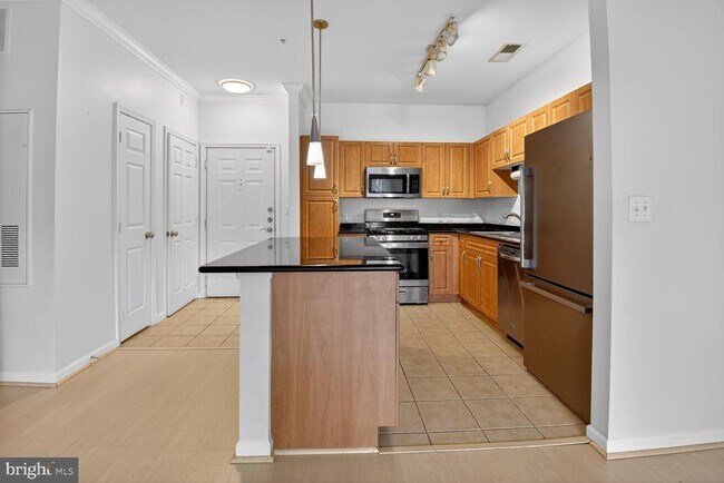 Building Photo - 12905 Centre Park Cir