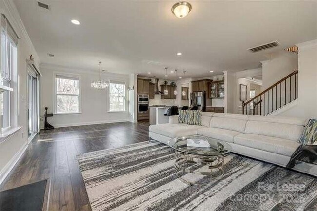 Building Photo - 6299 Artigas Dr