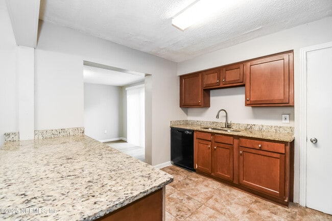 Building Photo - 6418 Ballejo Ct N