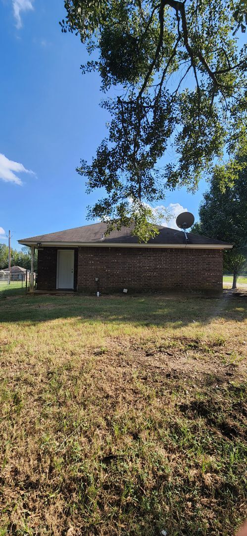 Building Photo - 2262 FM2864