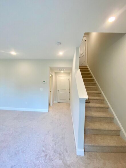 Building Photo - 2843 Macbeth Ln