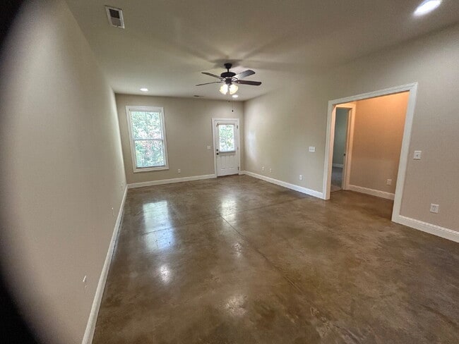 Building Photo - 2BD 2BA GROUND LEVEL DUPLEX WITH GARAGE FO...