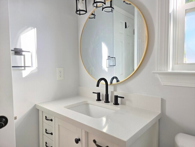 Building Photo - 917 S 11th St