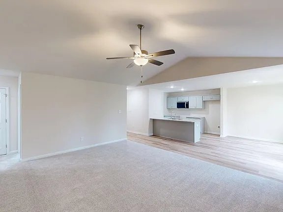 Building Photo - 304 Sandy Springs Dr