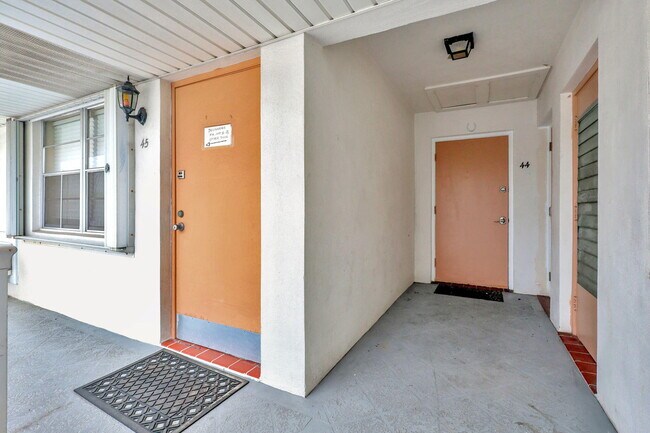 Building Photo - 810 Lake Shore Dr