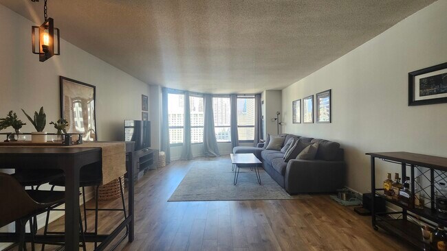 Building Photo - 405 N Wabash Ave