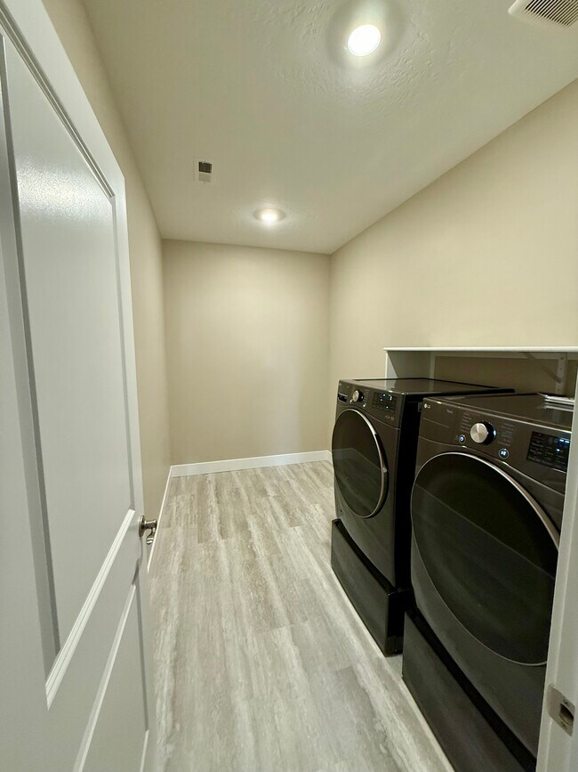 Building Photo - 12059 W Anthos Ln