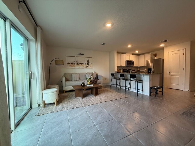 Building Photo - Beautiful 3 Bedroom 2.5-bathroom townhome