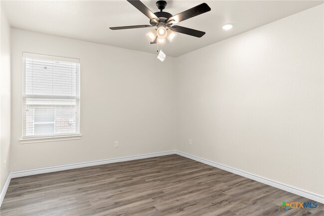 Building Photo - 305 Lost Trl