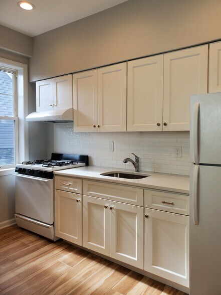 Building Photo - 43 S Adelaide Ave