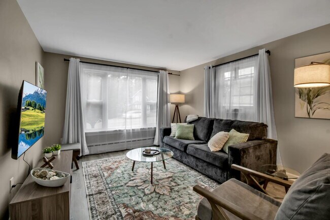 Building Photo - Furnished 1-Bedroom First-Floor Apartment Minutes from Highmark Stadium