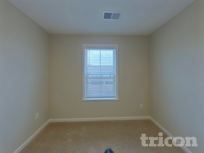 Building Photo - 18 Beautyberry St