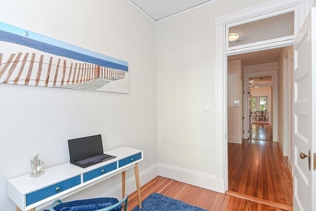 Building Photo - 28 Inman St