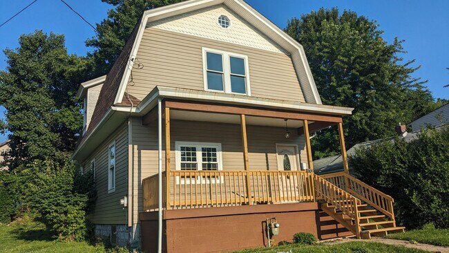 Primary Photo - Updated 3br house!!